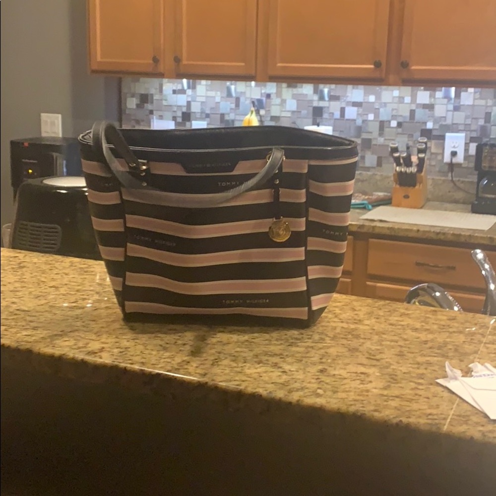 Tommy tote hangbag